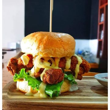 Rosy's - Chicken Burger + fries + special sauce 