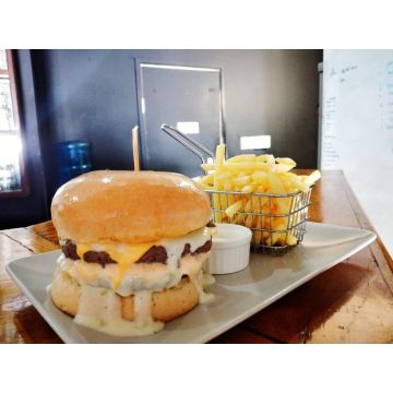 Rosy's  - Double Cheeseburger  + fries + special sauce 